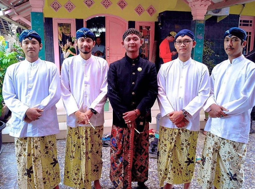 pakaian adat Cirebon